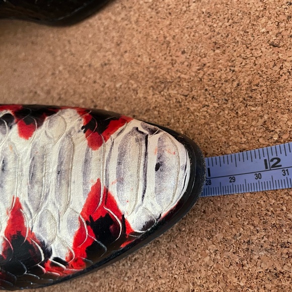 Made in NYC! Unquestionably Unique booties. Ladies 10-11. Suede lined.Price-firm - Picture 10 of 12